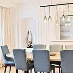 Spacious And Bright Apartment