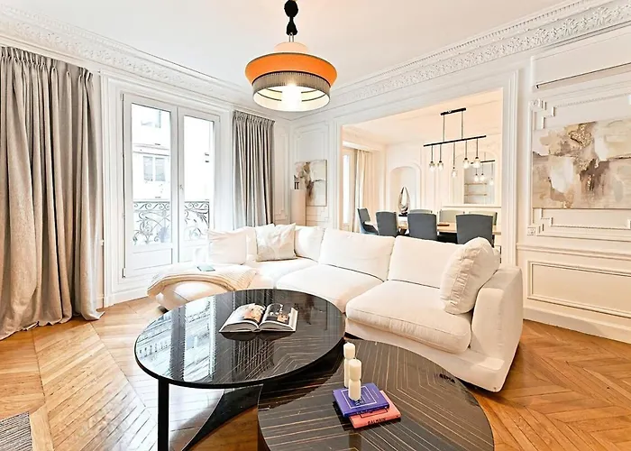 Spacious And Bright Apartment