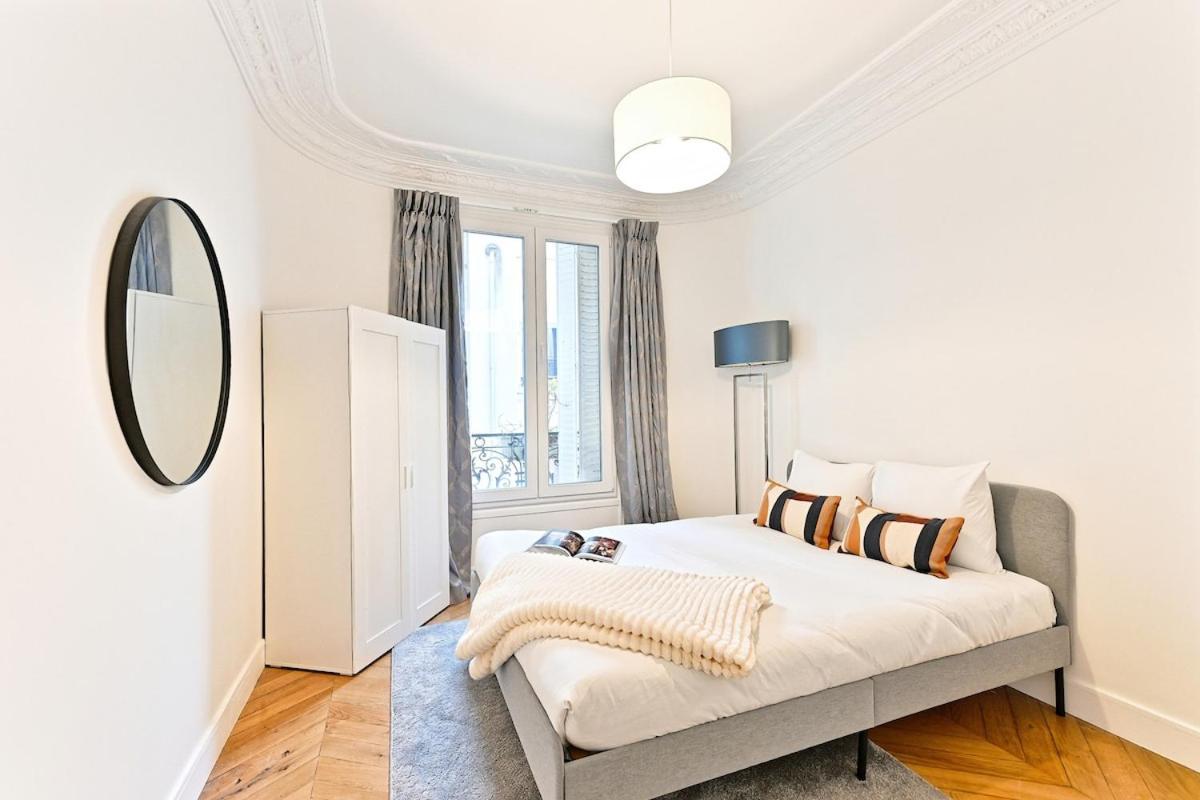 Spacious And Bright *