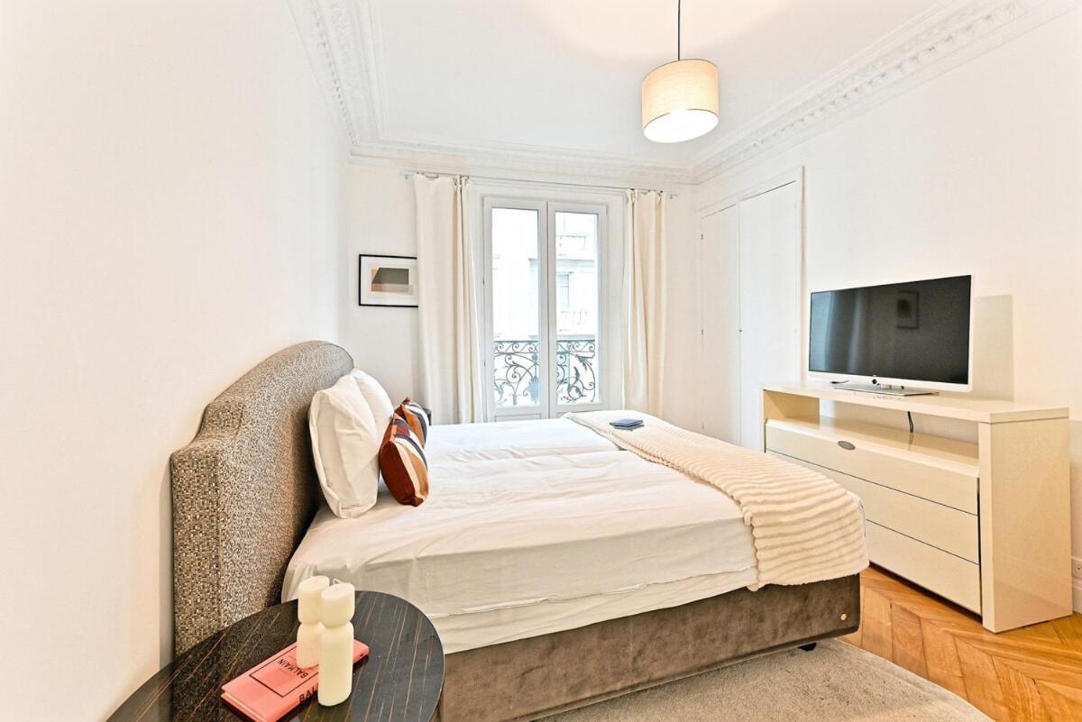 Spacious And Bright Apartment