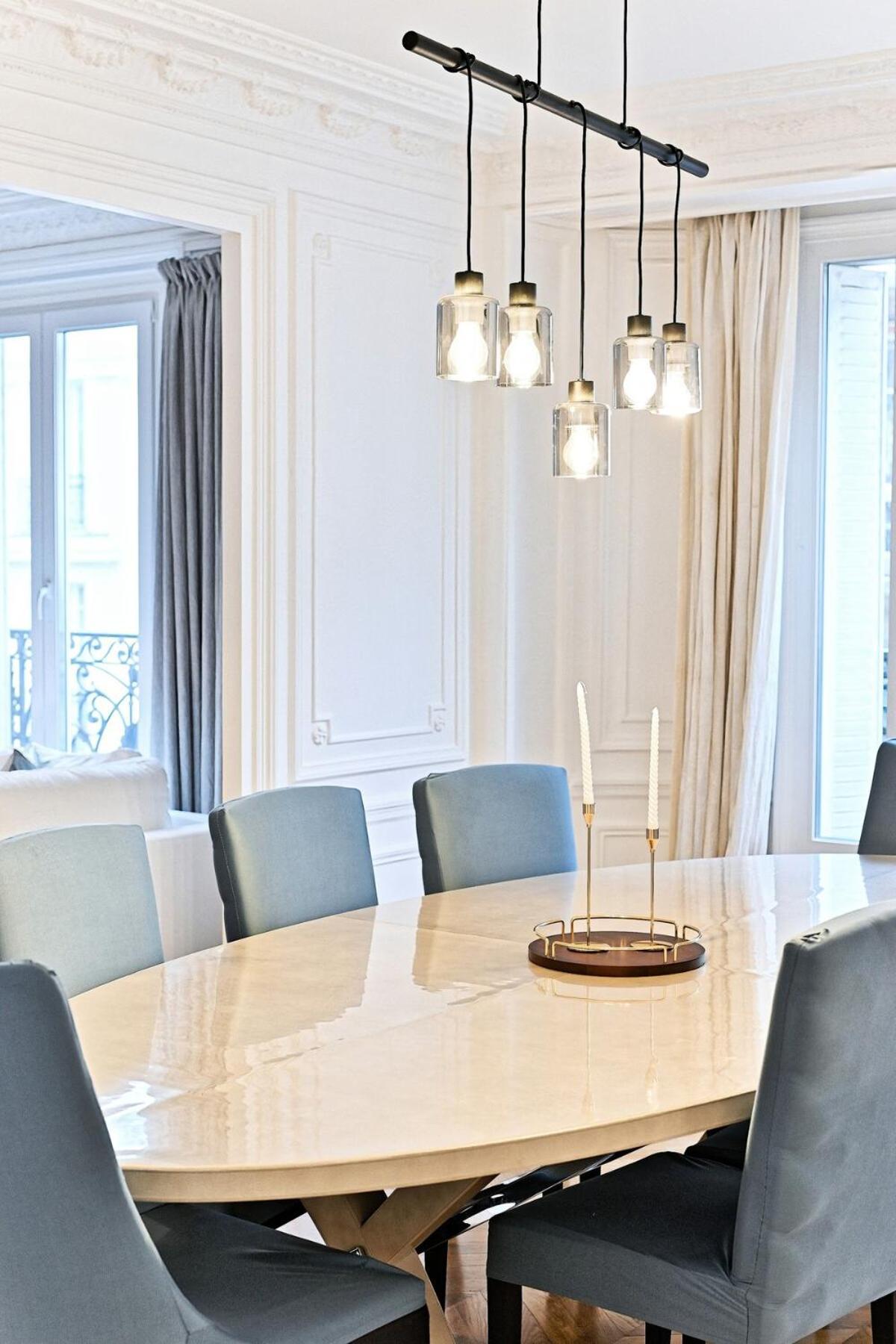Spacious And Bright Apartment