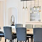Spacious And Bright Apartment